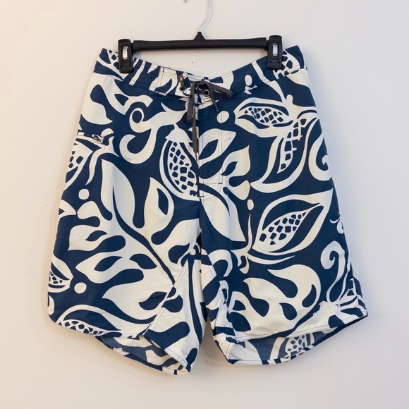 Patagonia Blue and White Patterned Men's Shorts - Picture 1 of 3